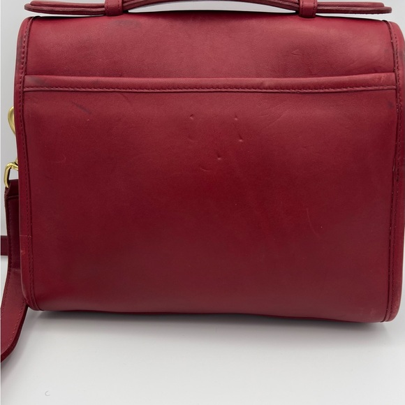 Elegant Vintage Red Leather Coach Court Shoulder Bag - Picture 2 of 15